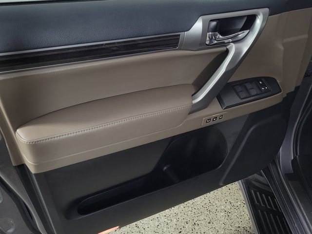 Used 2023 Lexus GX 460 Premium w/ Accessory Package AWD/4WD image 19