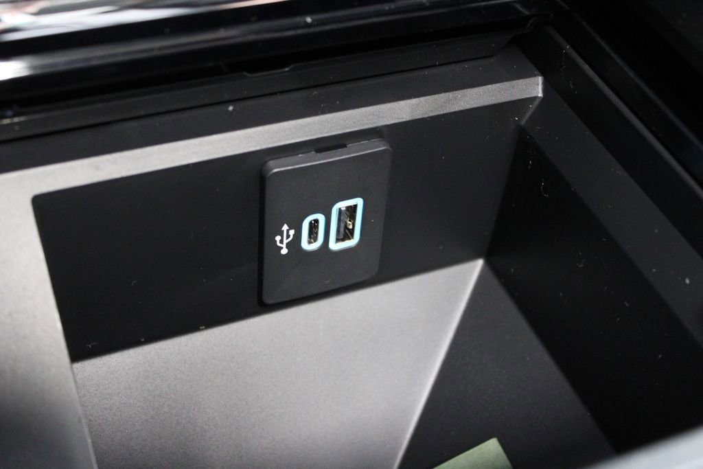 New 2026 Ford F250 Lariat w/ Black Appearance Package image 56