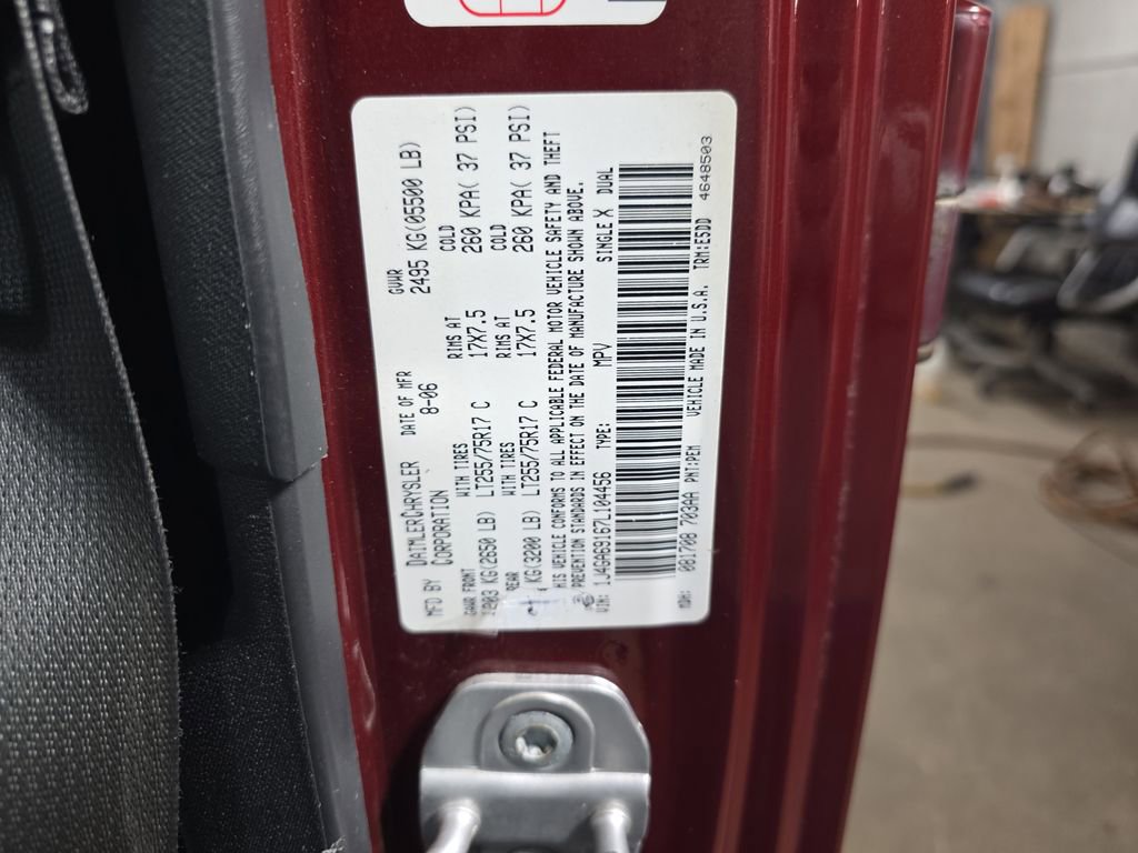 Used 2007 Jeep Wrangler Unlimited Rubicon w/ Dual Top Group image 31