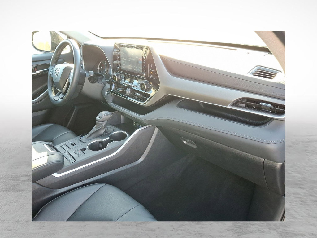 Used 2022 Toyota Highlander XLE image 12