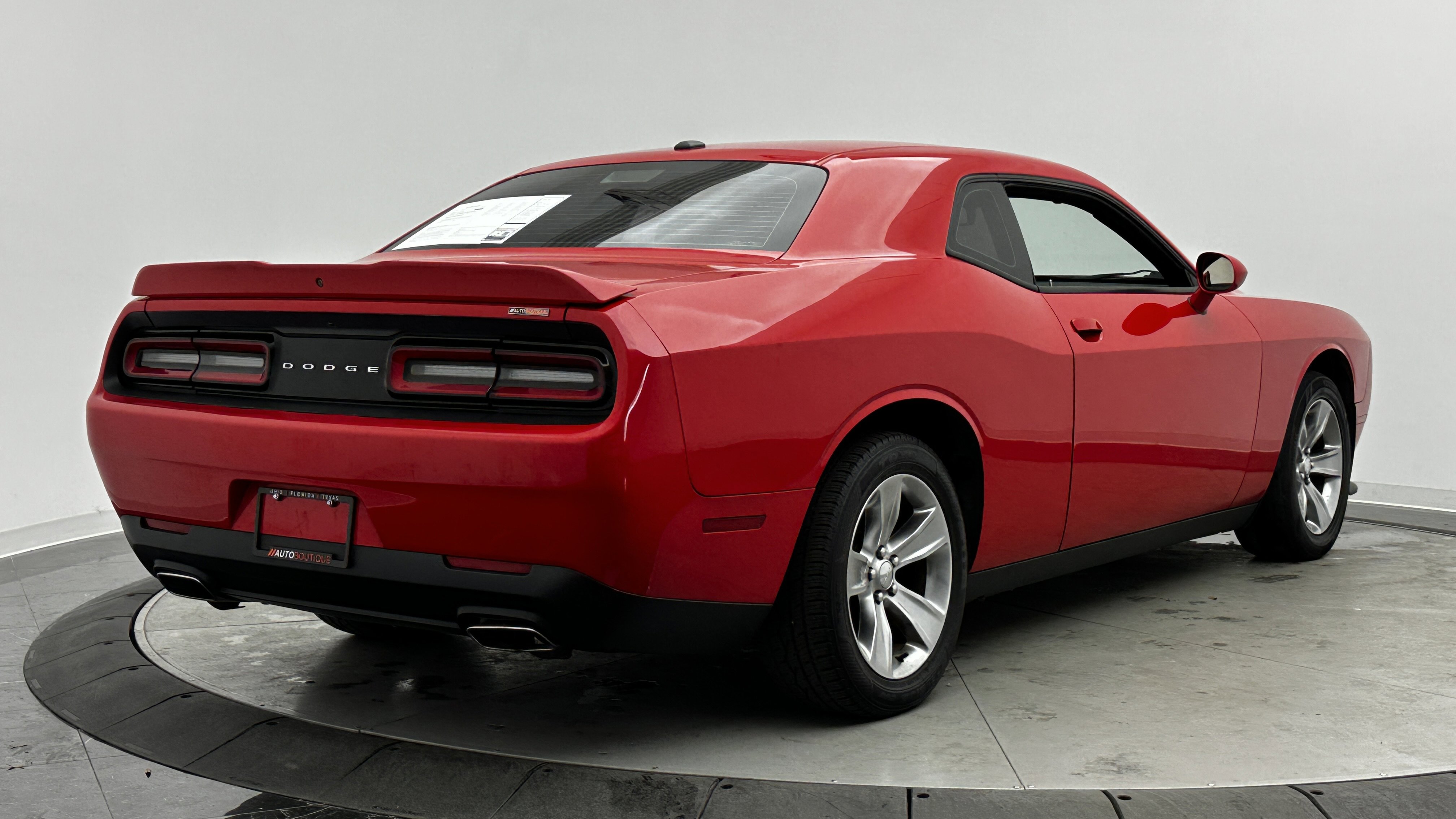Used 2020 Dodge Challenger SXT RWD image 7