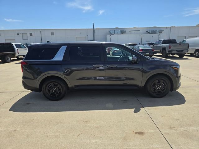 Used 2025 Kia Carnival FWD image 17