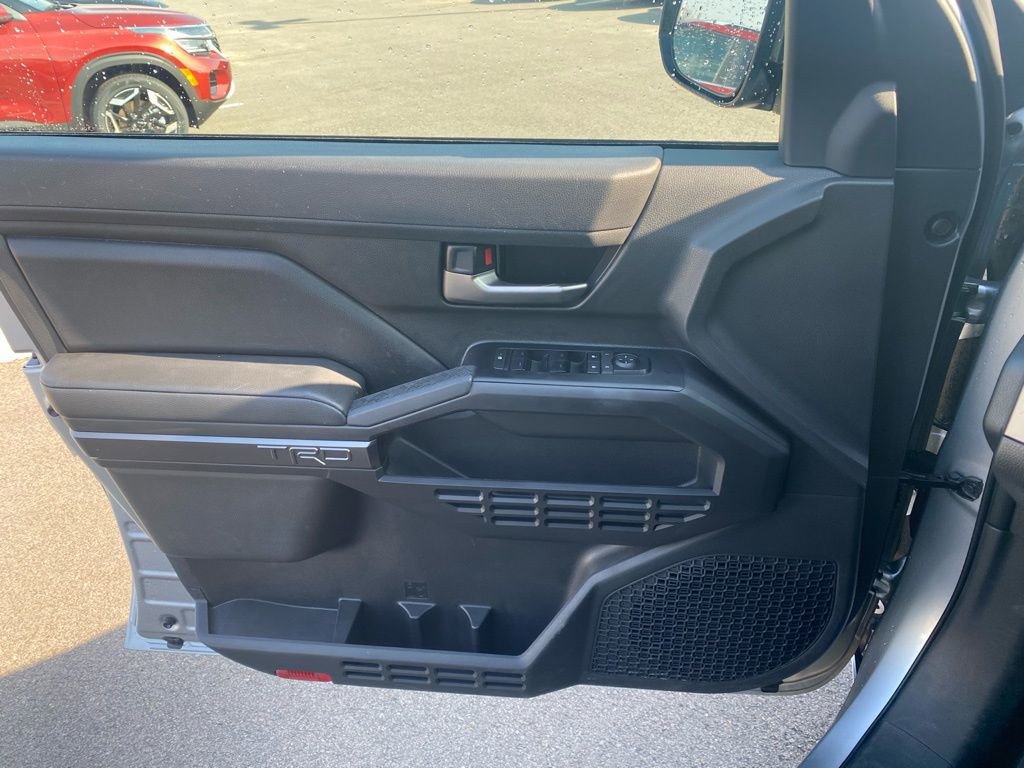 Used 2025 Toyota Tacoma TRD Off-Road AWD/4WD image 18