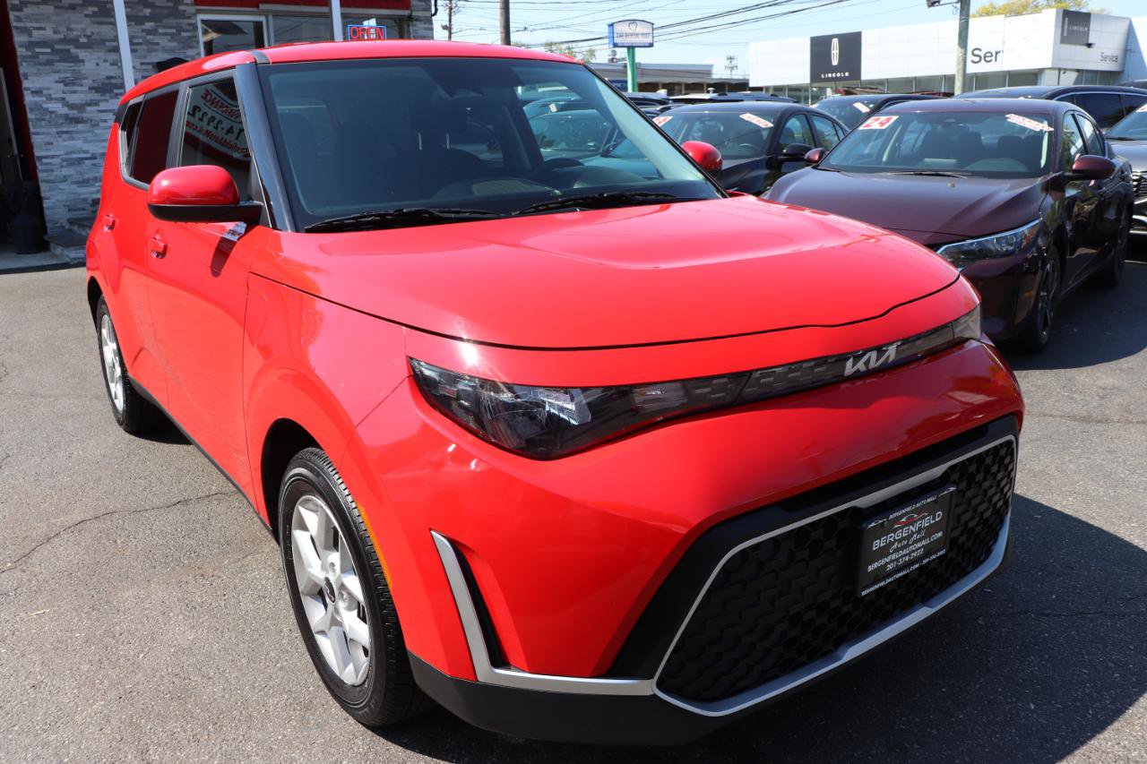 Used 2023 Kia Soul LX w/ LX Technology Package FWD image 7