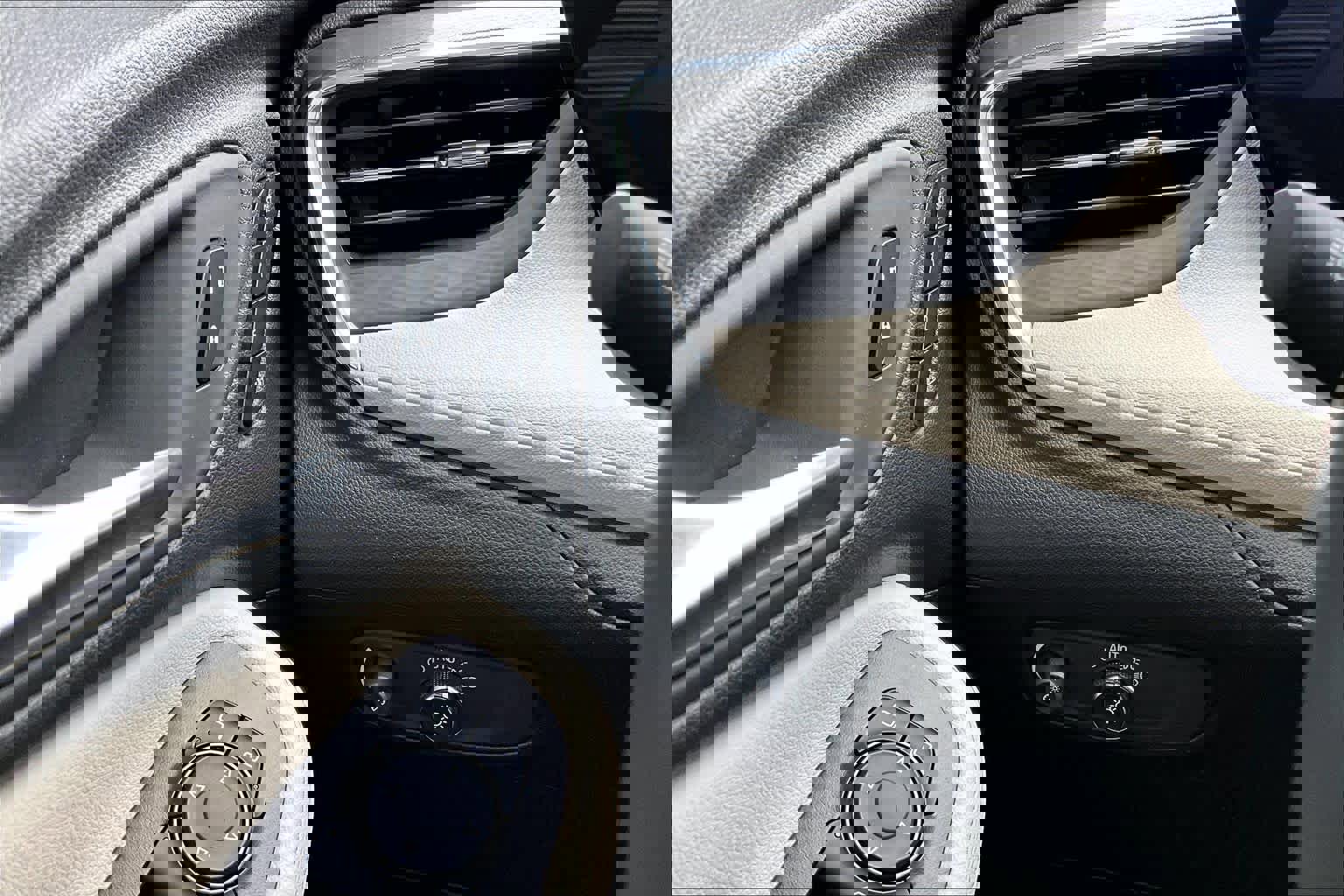 Used 2025 Buick Encore GX Avenir w/ Avenir Technology Package image 33