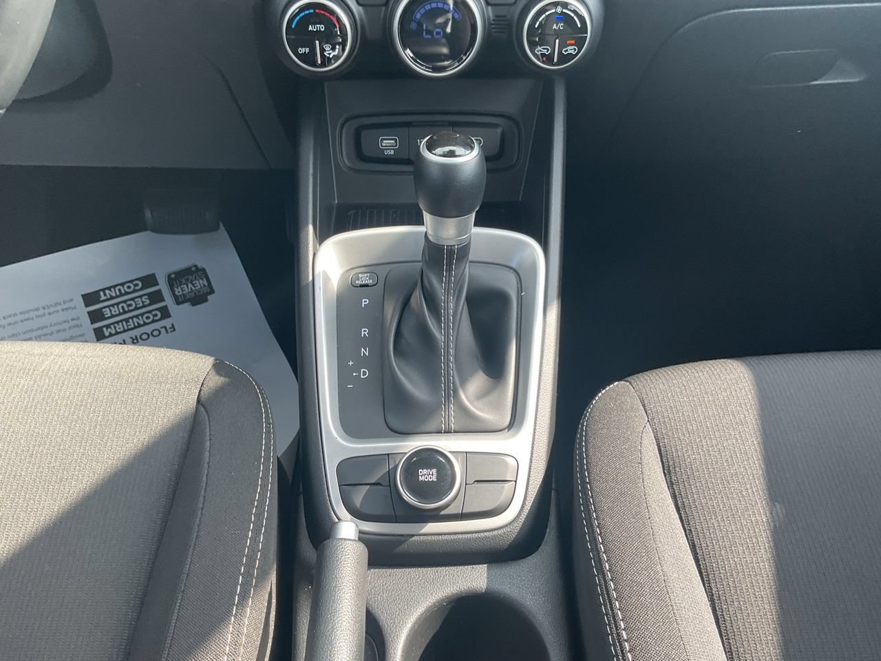 Used 2025 Hyundai Venue SEL FWD image 13