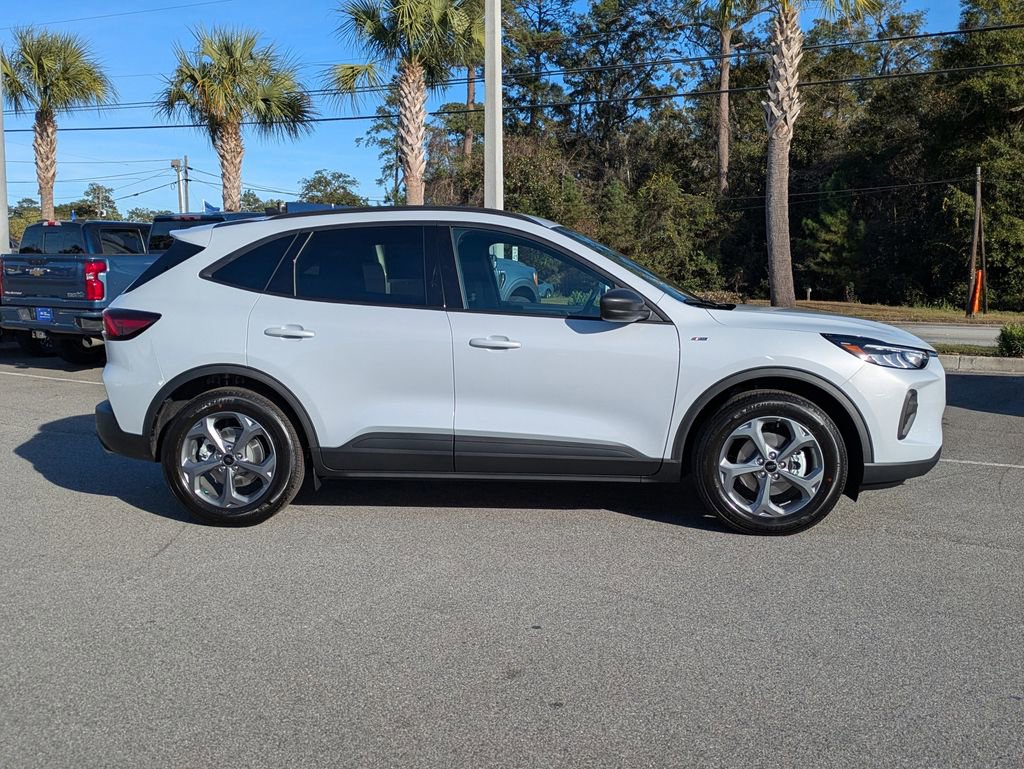 New 2026 Ford Escape ST-Line w/ Tech Pack #1 FWD image 3