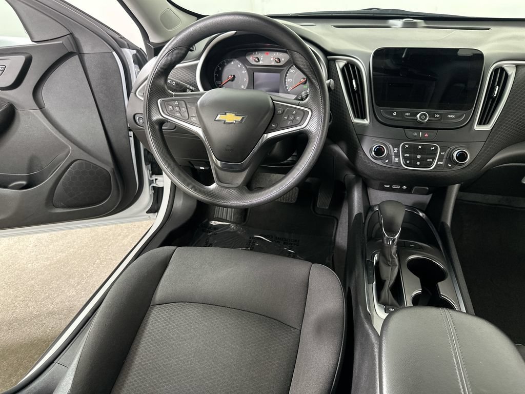 Used 2025 Chevrolet Malibu LT FWD image 17