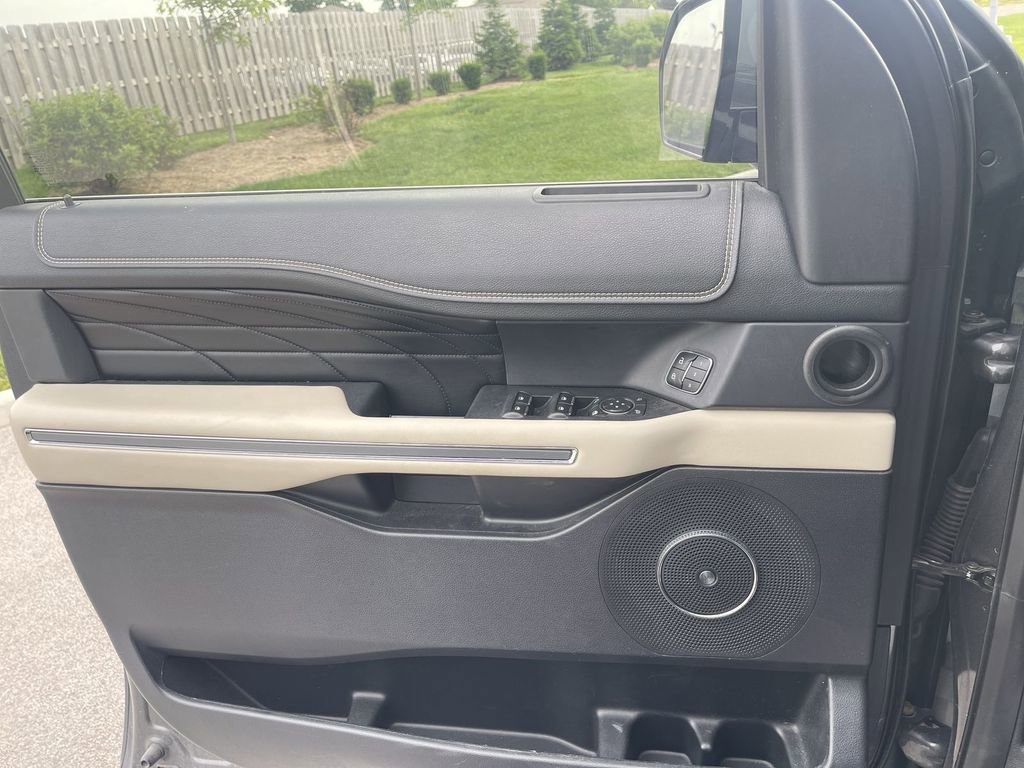 Used 2019 Ford Expedition Platinum AWD/4WD image 23