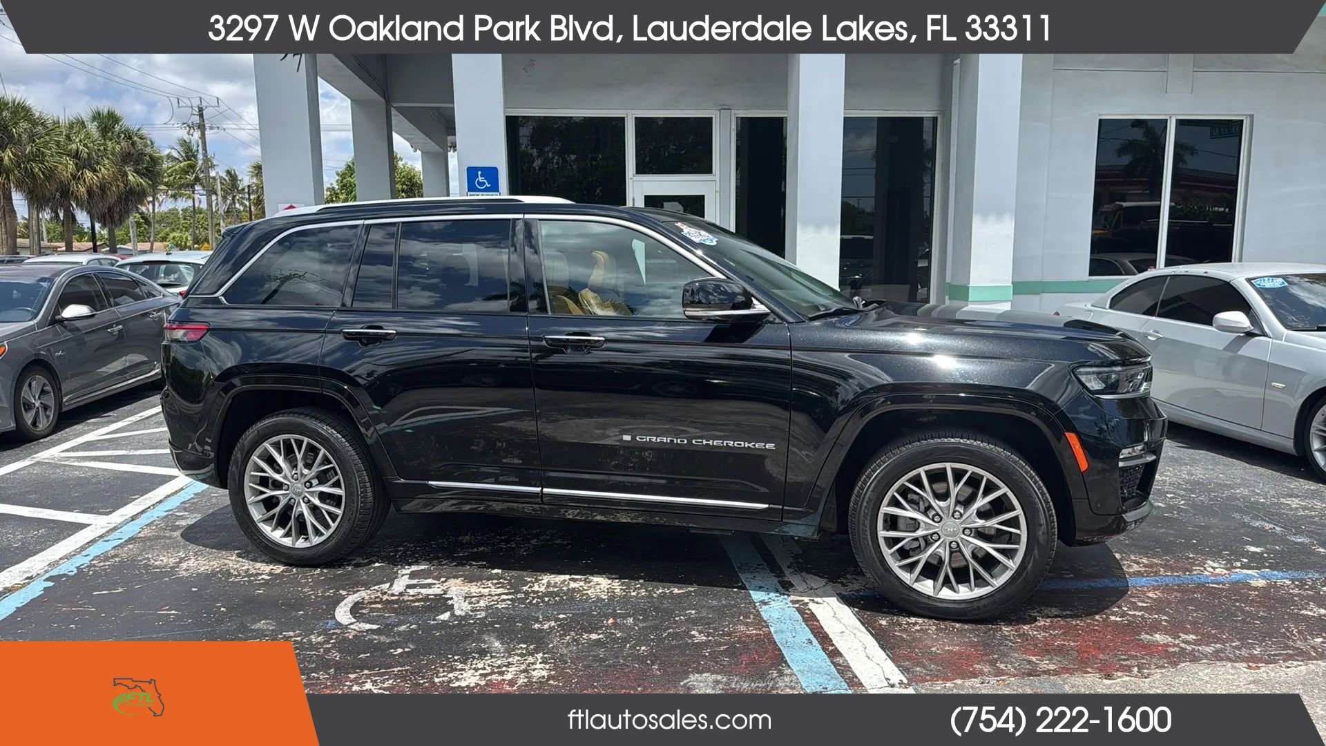 Used 2022 Jeep Grand Cherokee Summit w/ Luxury Tech Group V AWD/4WD image 12