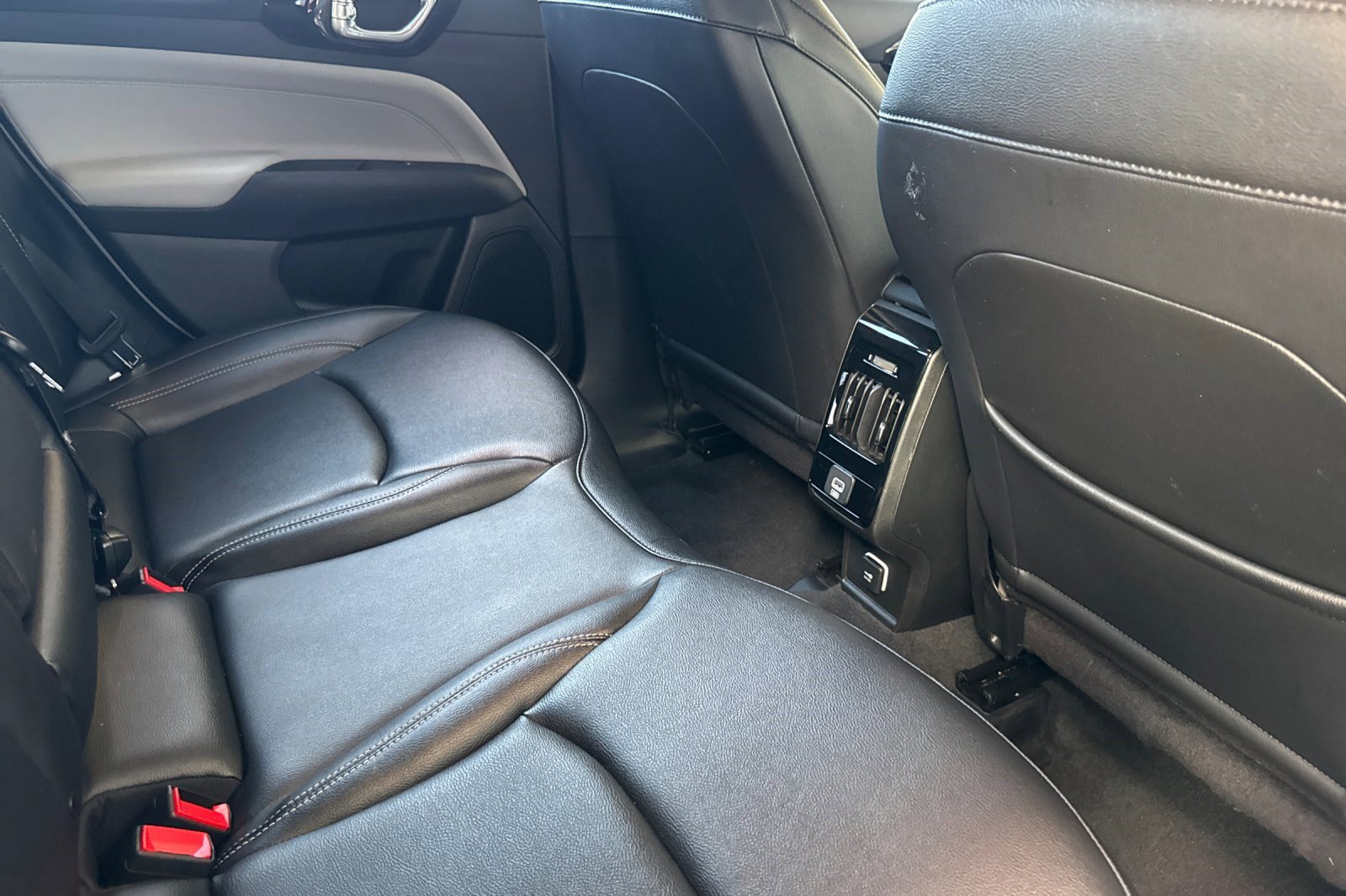 Used 2025 Jeep Compass Limited image 30