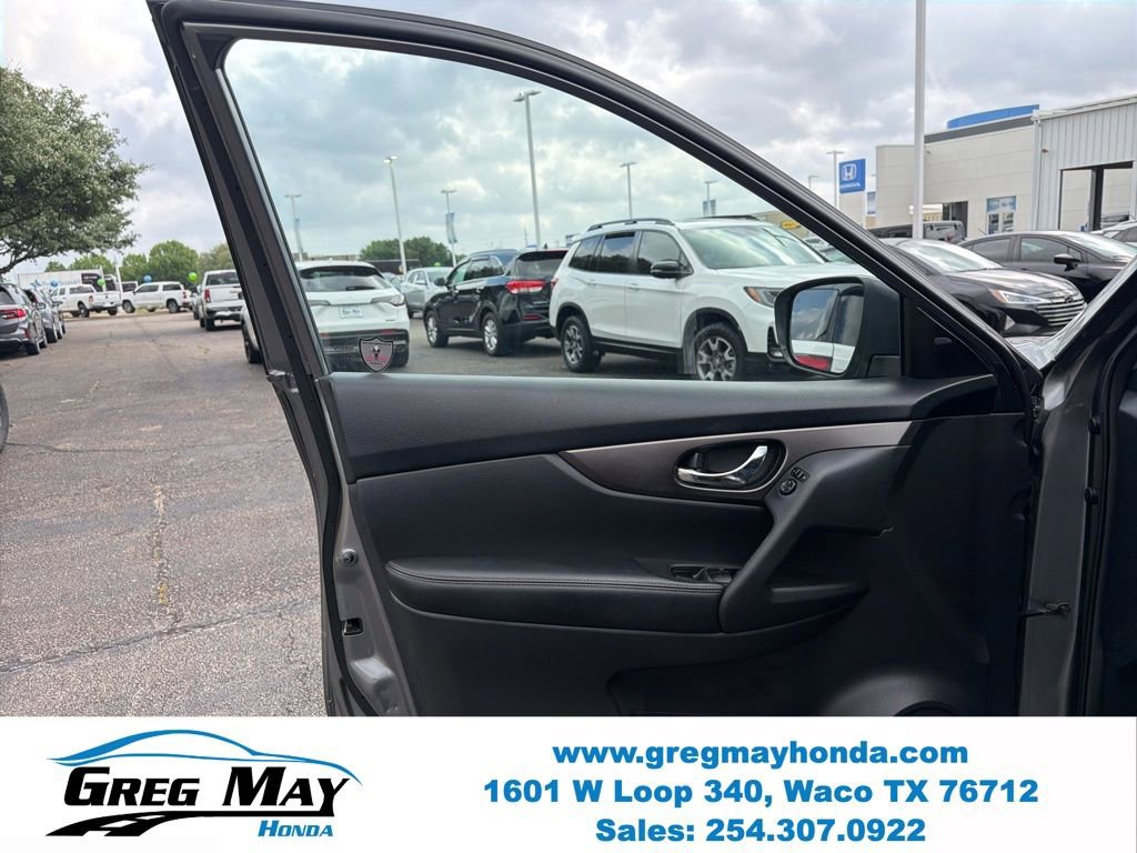 Used 2015 Nissan Rogue SV w/ SV Premium Package image 7