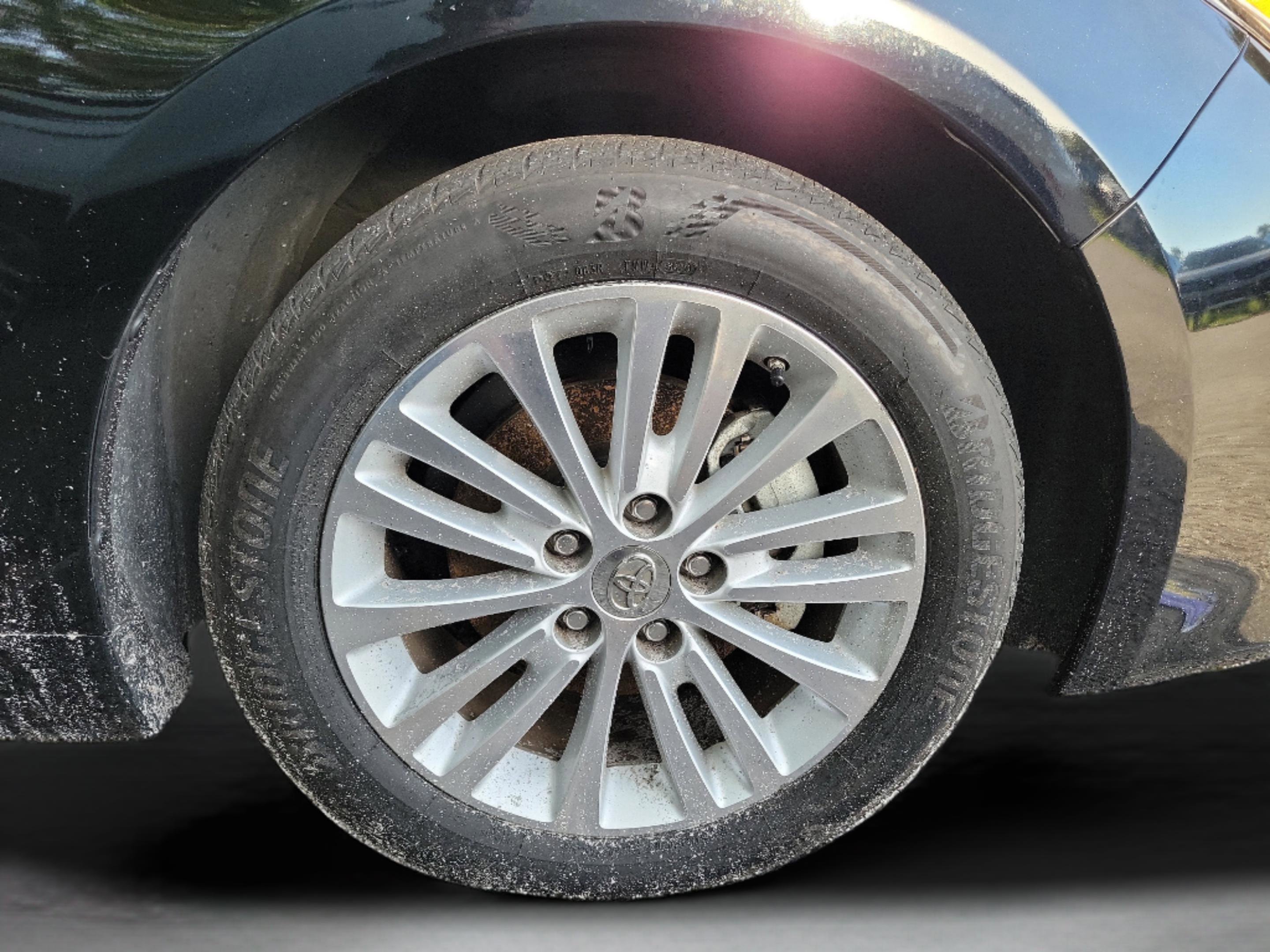 Used 2014 Toyota Avalon Limited w/ Technology Package FWD image 29