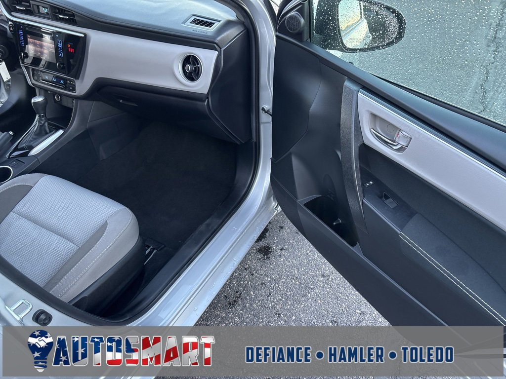 Used 2018 Toyota Corolla LE image 32