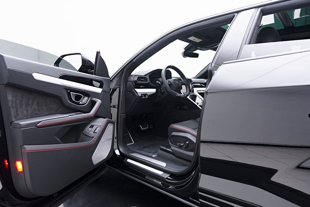 Used 2022 Lamborghini Urus image 36