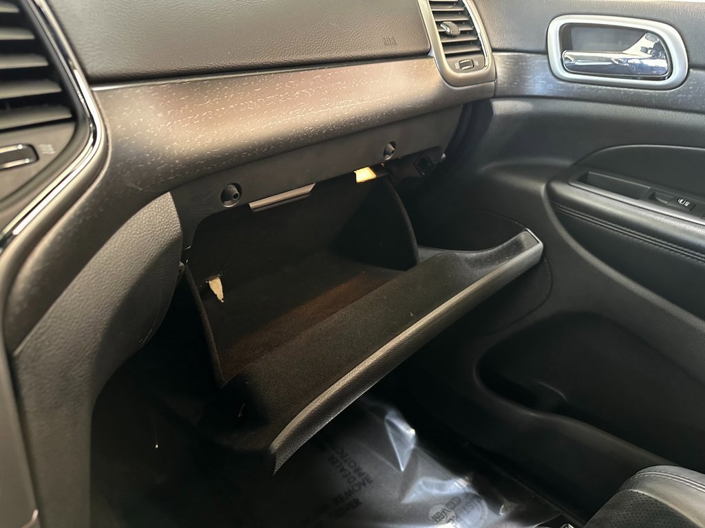 Certified 2018 Jeep Grand Cherokee Altitude image 32