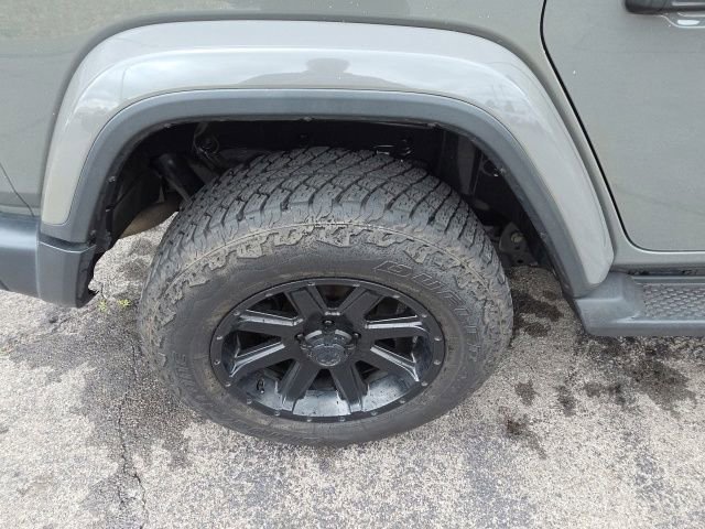 Used 2018 Jeep Wrangler Unlimited Sahara AWD/4WD image 32