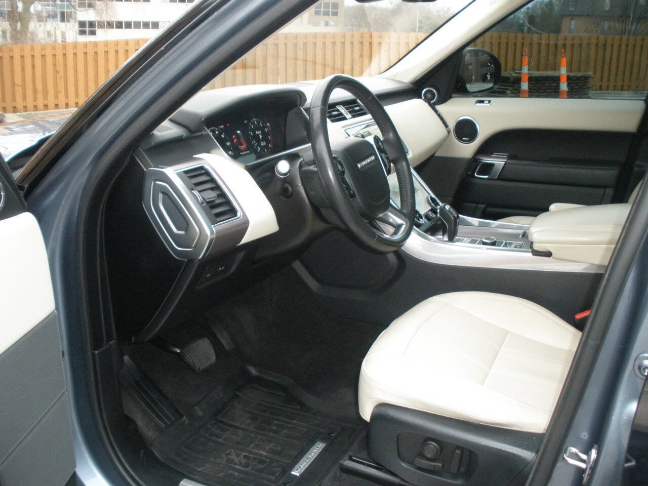 Used 2020 Land Rover Range Rover Sport HSE AWD/4WD image 28