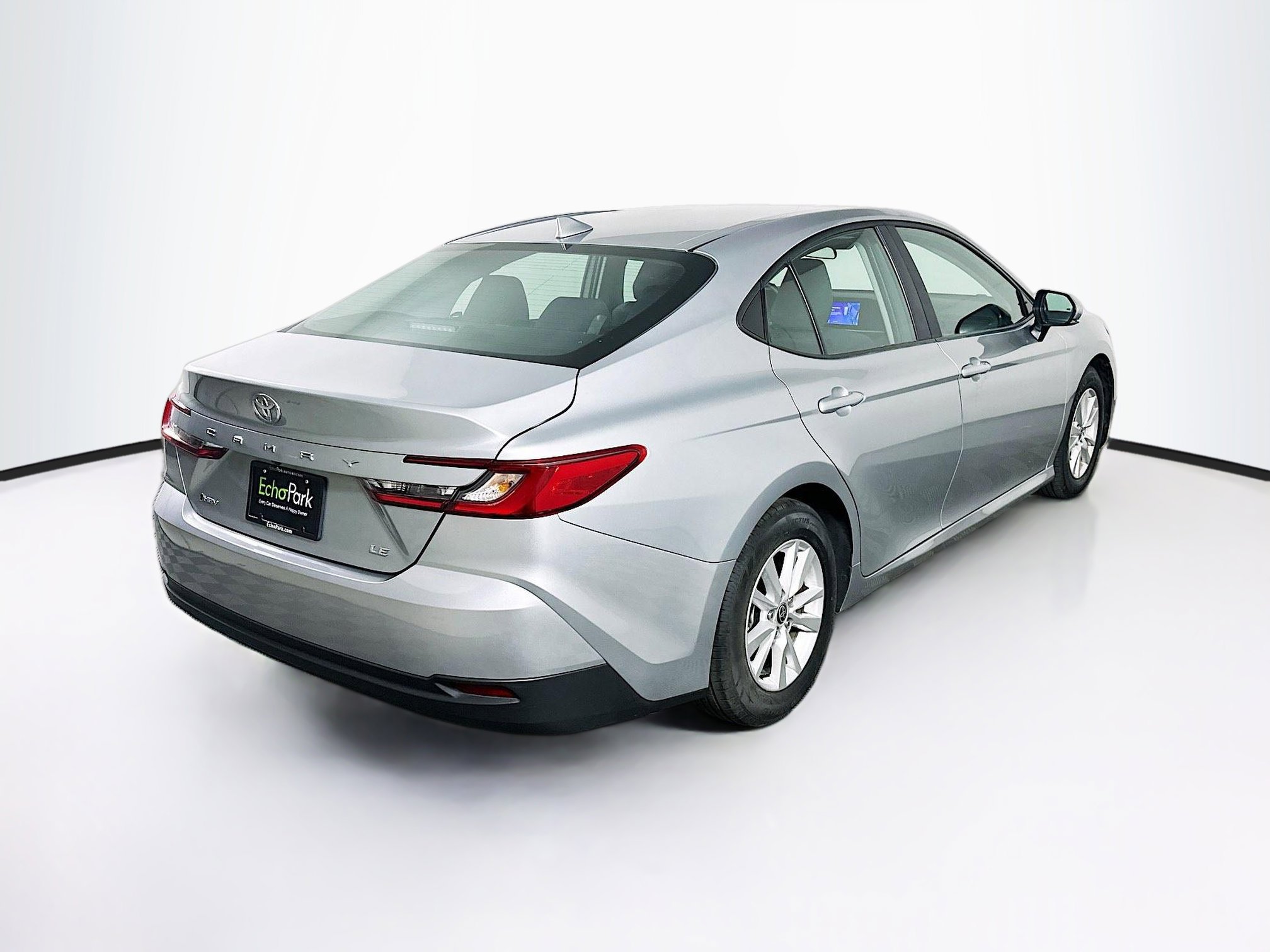 Used 2025 Toyota Camry LE image 9