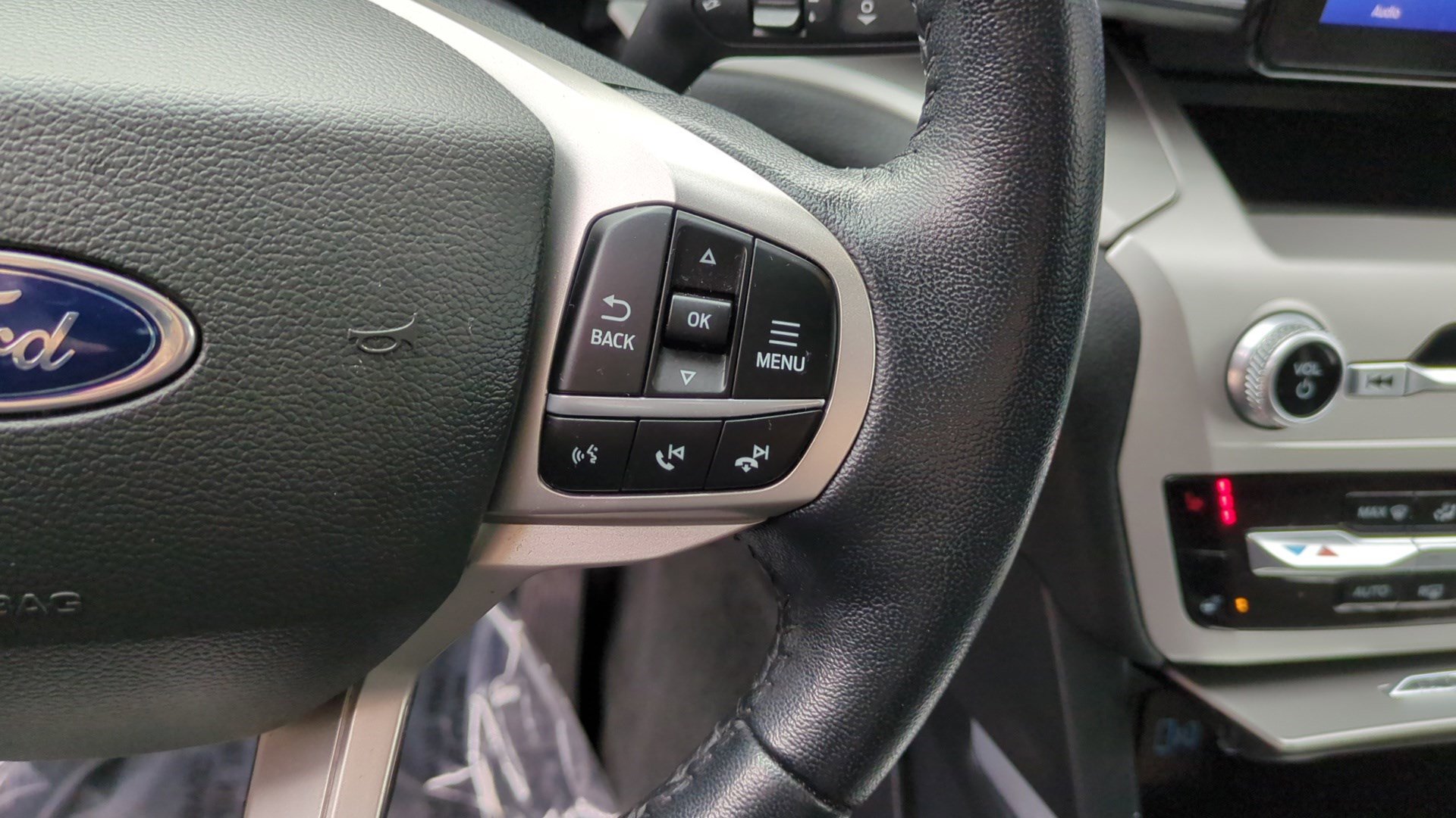 Used 2022 Ford Explorer XLT w/ Equipment Group 202A image 18