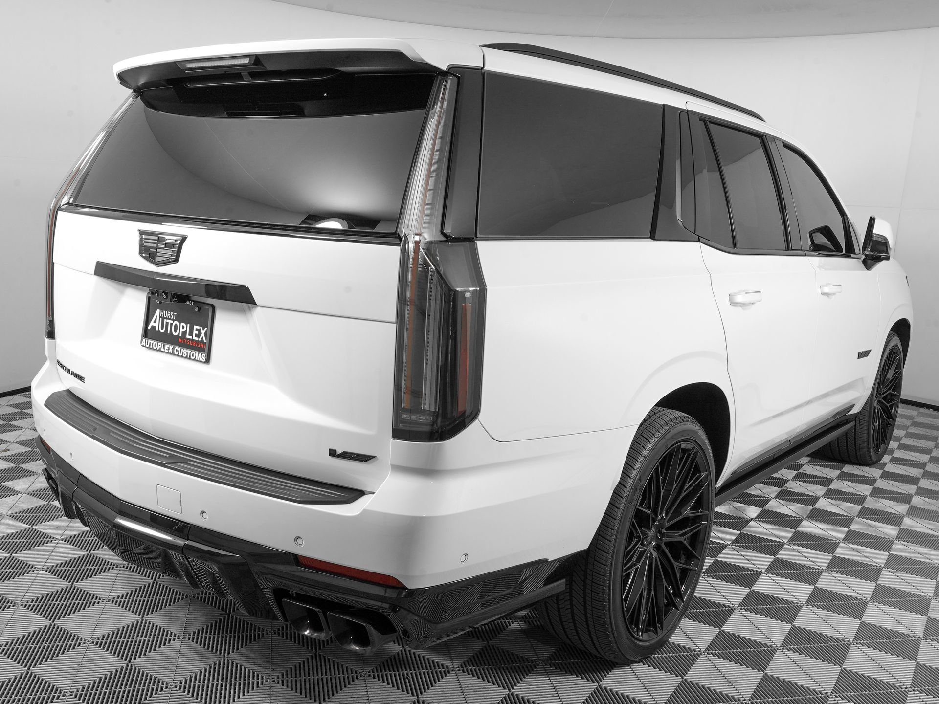 Used 2026 Cadillac Escalade V w/ LPO, ONYX Package AWD/4WD image 4