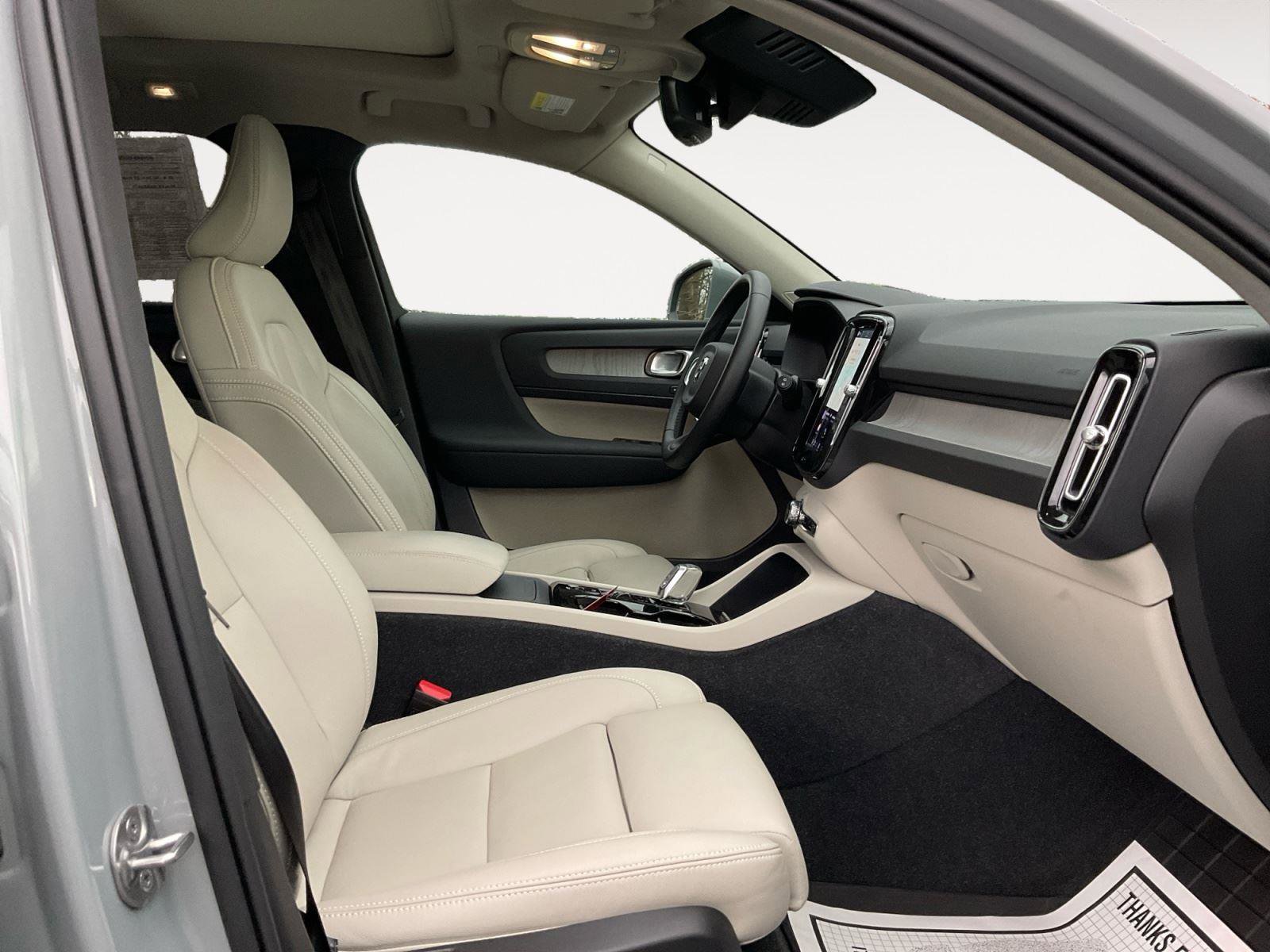 Certified 2025 Volvo XC40 B5 Plus image 15