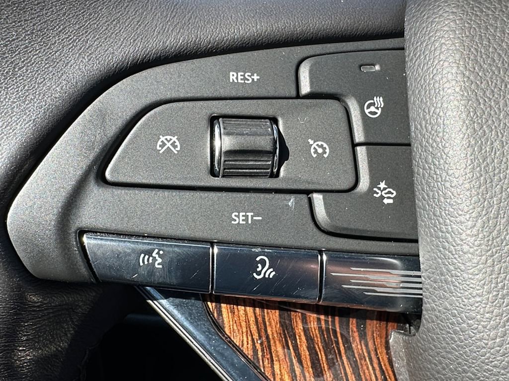 Used 2023 Cadillac Escalade Premium Luxury image 24