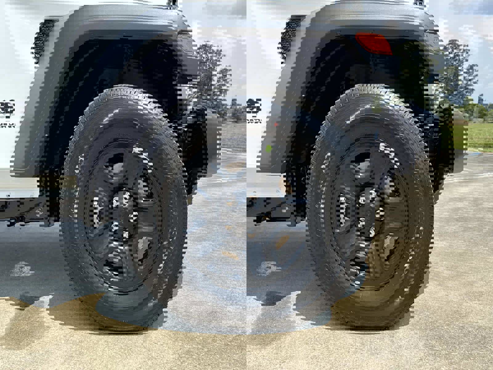 New 2025 Jeep Gladiator Sport image 16