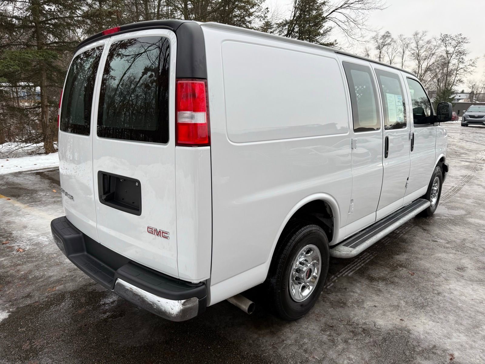 Used 2023 GMC Savana 2500 image 2