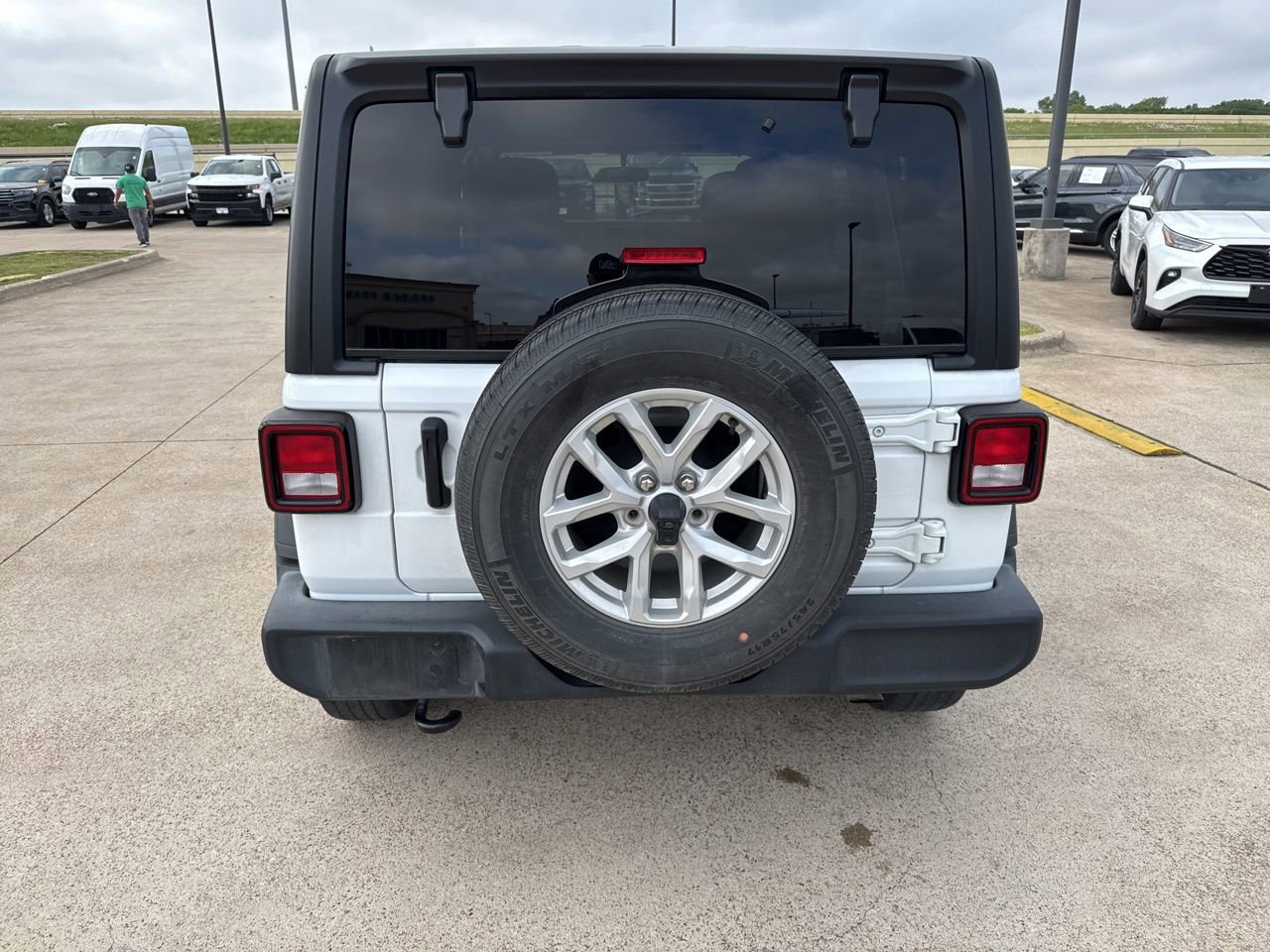 Used 2023 Jeep Wrangler Sport S image 9