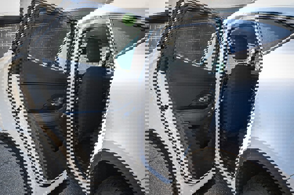 Used 2018 Jaguar E-PACE image 13