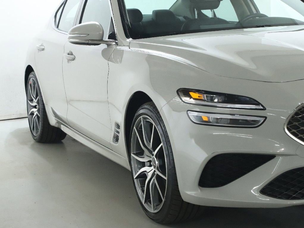 Used 2025 Genesis G70 2.5T image 9