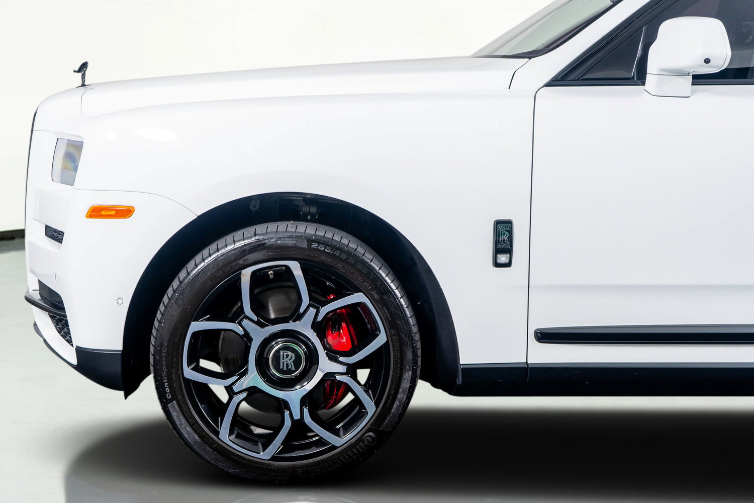 Used 2023 Rolls-Royce Cullinan Black Badge image 18