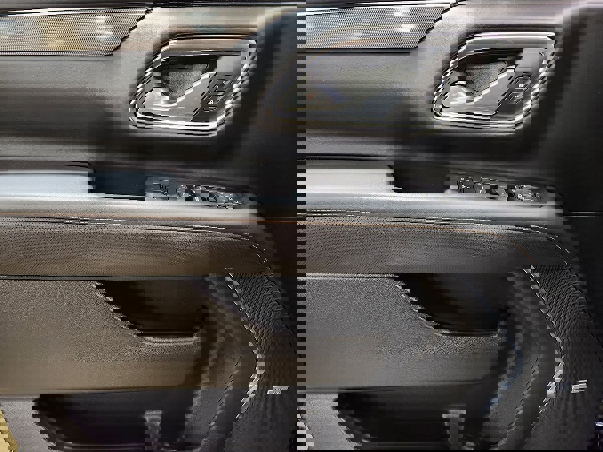 Used 2023 GMC Yukon XL AT4 w/ AT4 Premium Package image 43