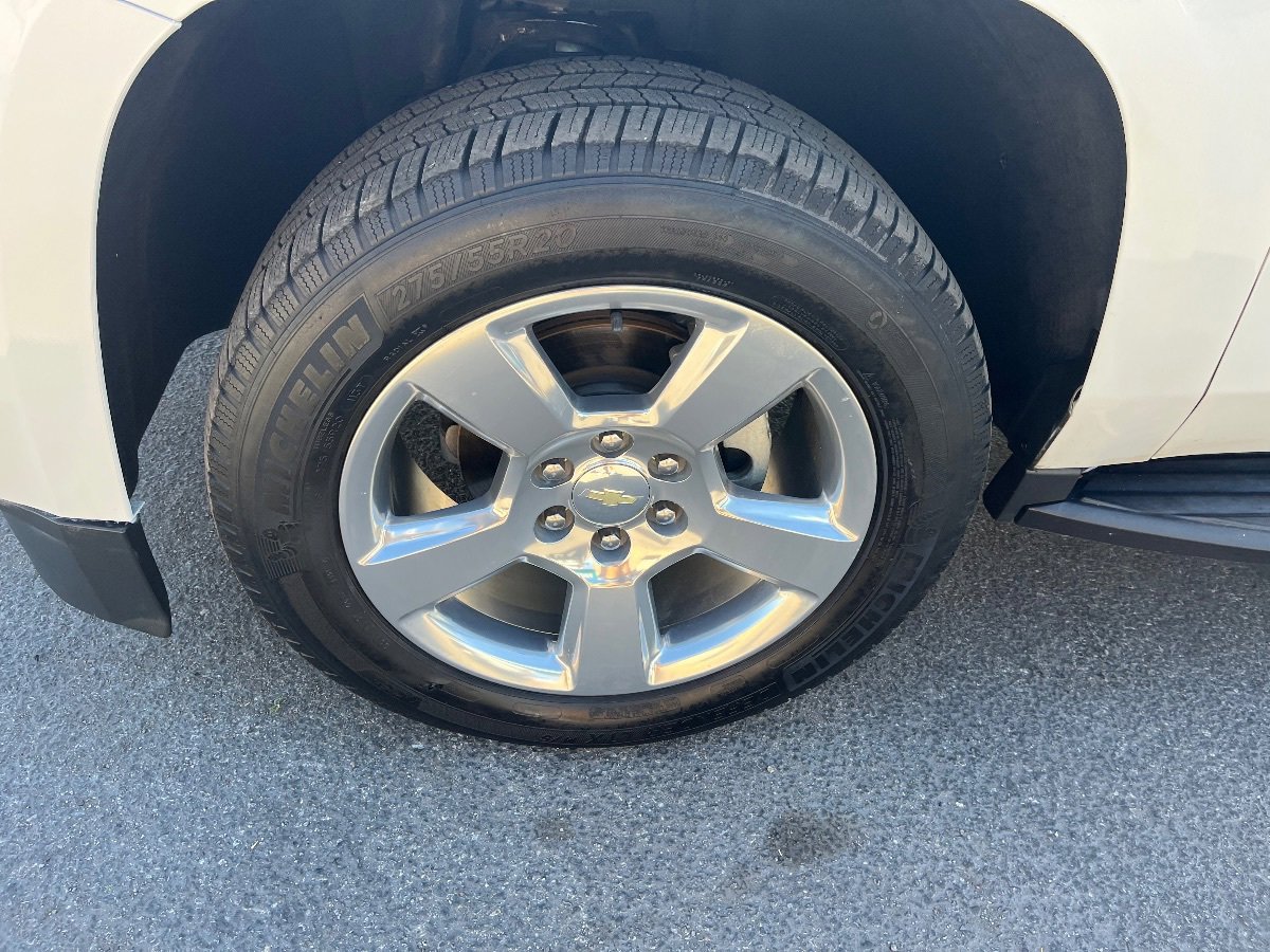 Used 2019 Chevrolet Suburban LT RWD image 45