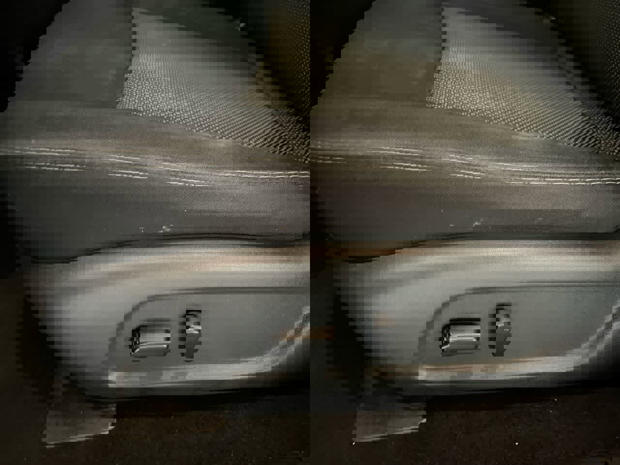 Used 2018 Nissan Pathfinder SV image 12