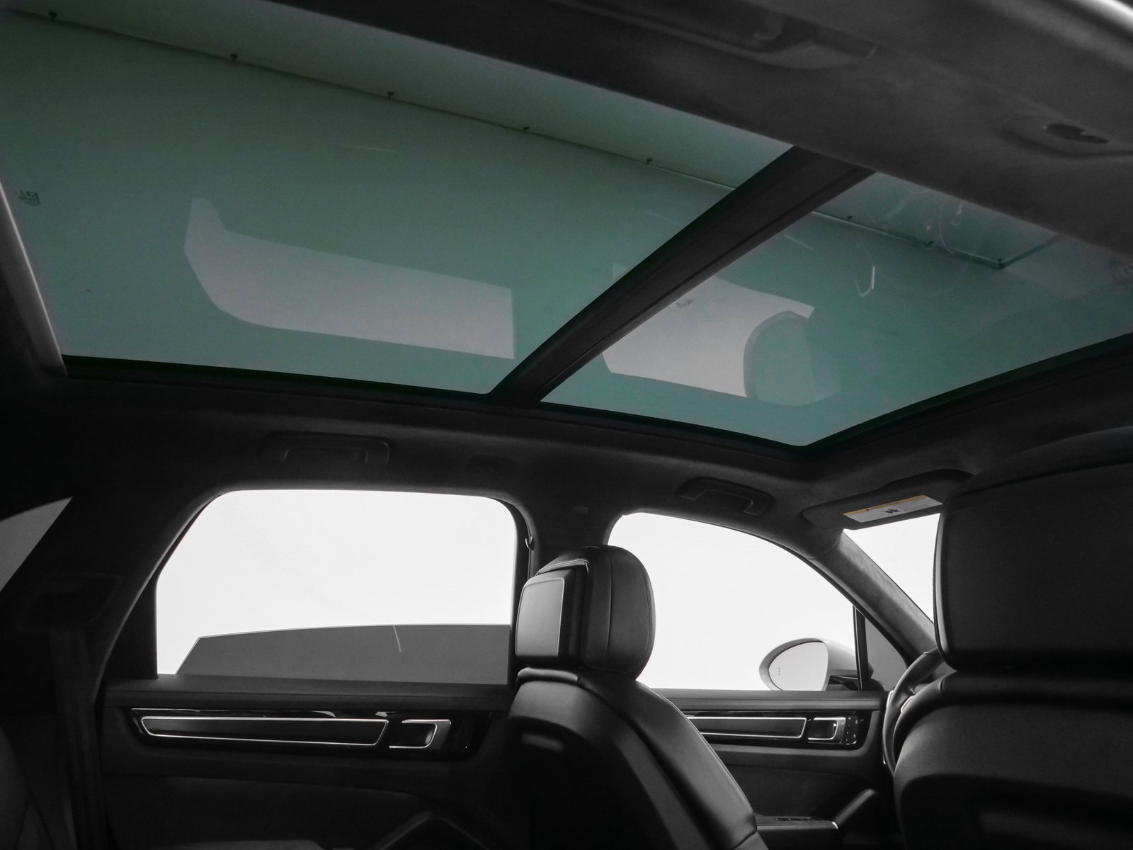 Used 2023 Porsche Cayenne GTS image 32