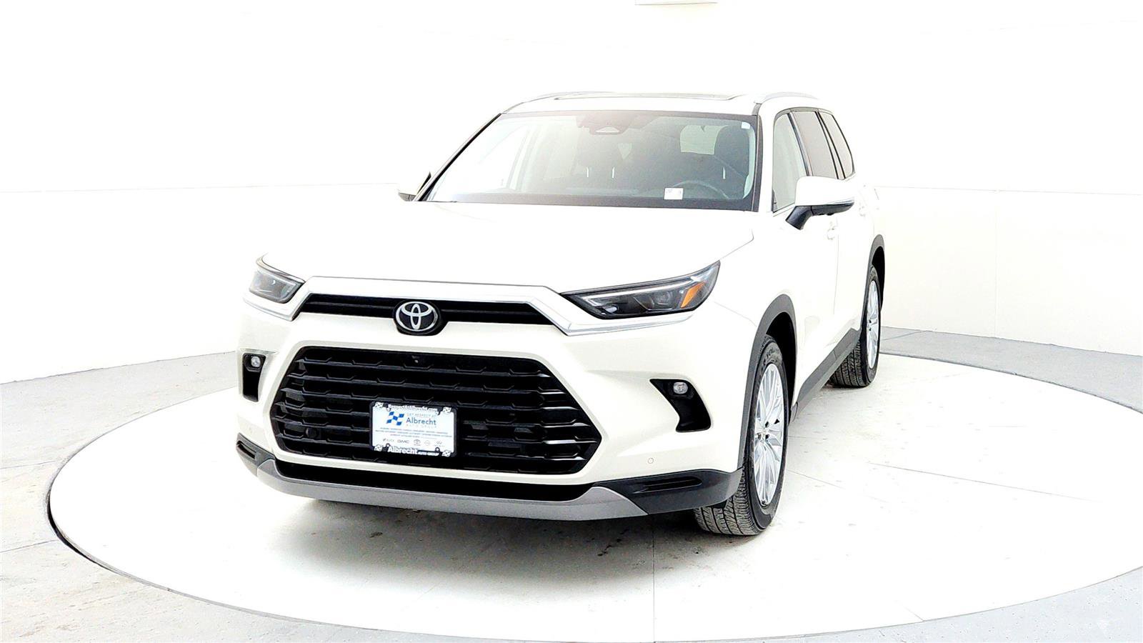 Used 2024 Toyota Grand Highlander Platinum image 2