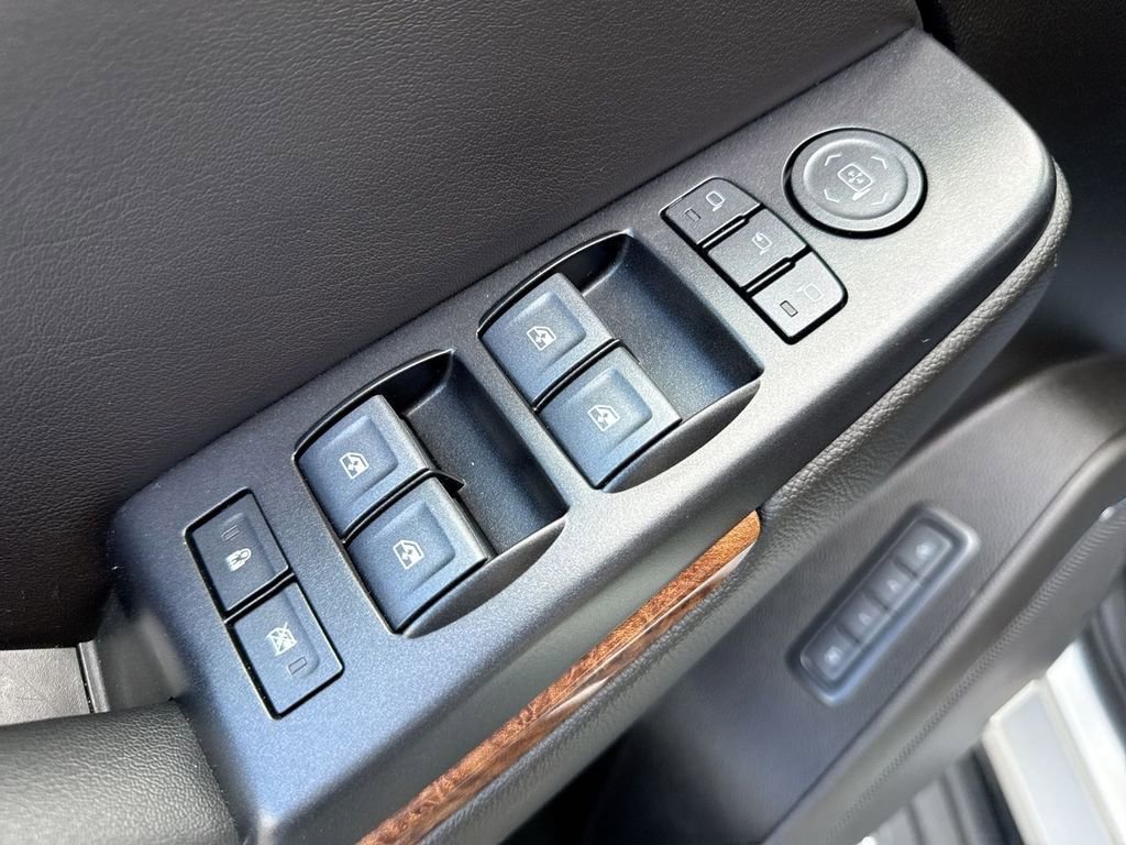 Used 2020 Chevrolet Suburban Premier AWD/4WD image 13