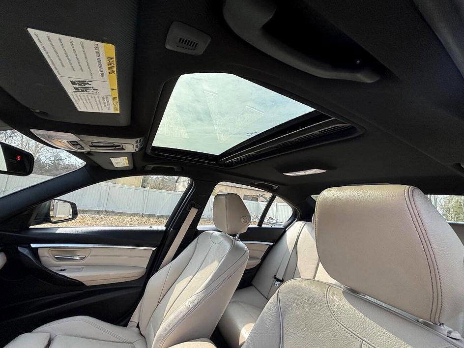 Used 2017 BMW 330i xDrive Sedan image 17