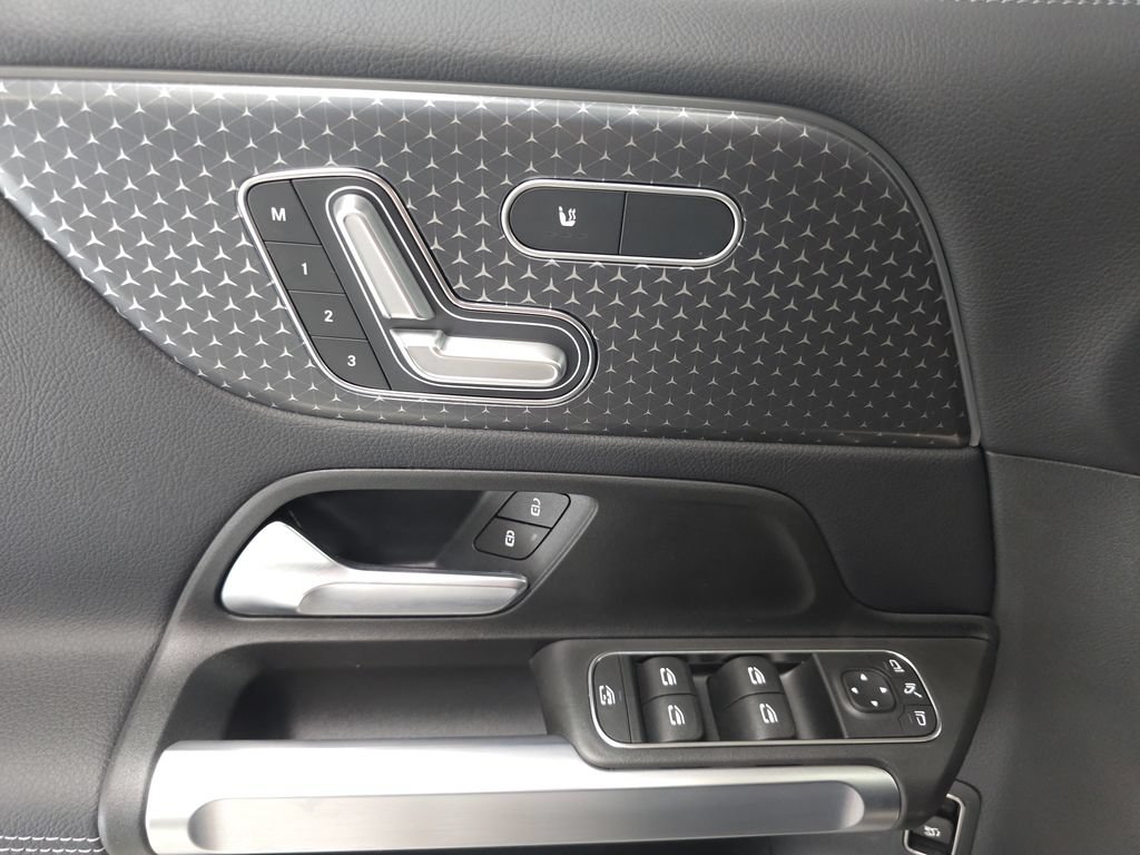 Certified 2026 Mercedes-Benz GLB 250 4MATIC image 6