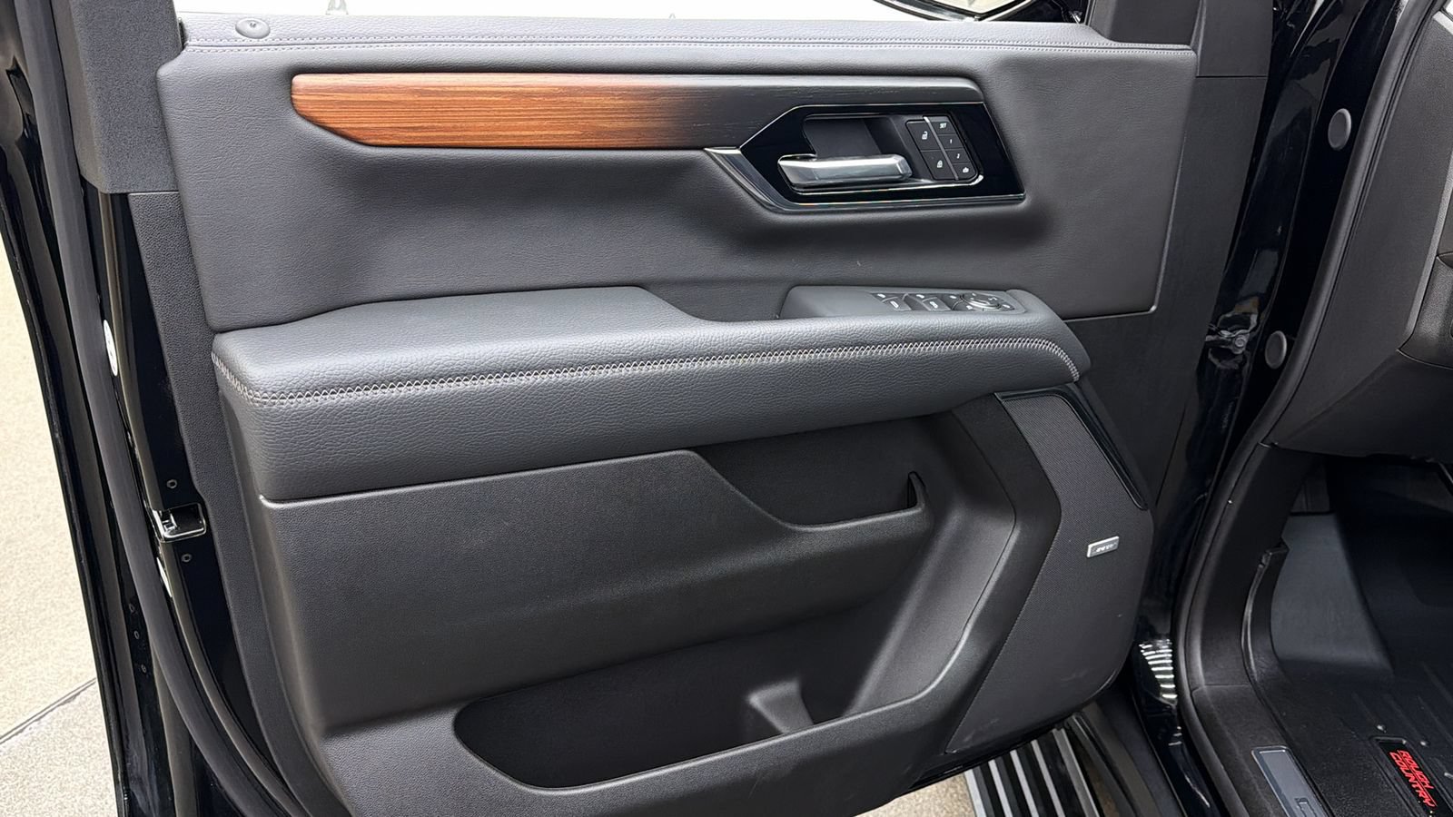Used 2026 GMC Yukon Denali w/ Sun & Power Step Package AWD/4WD image 21
