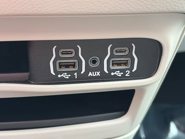Used 2024 Chrysler Pacifica Touring-L FWD image 56