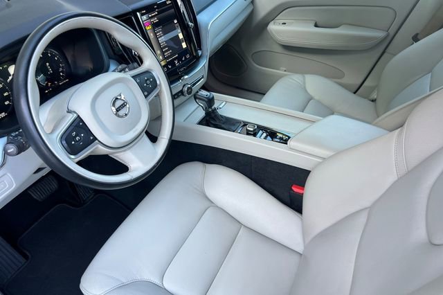 Used 2018 Volvo XC60 T6 Momentum w/ Convenience Package image 10