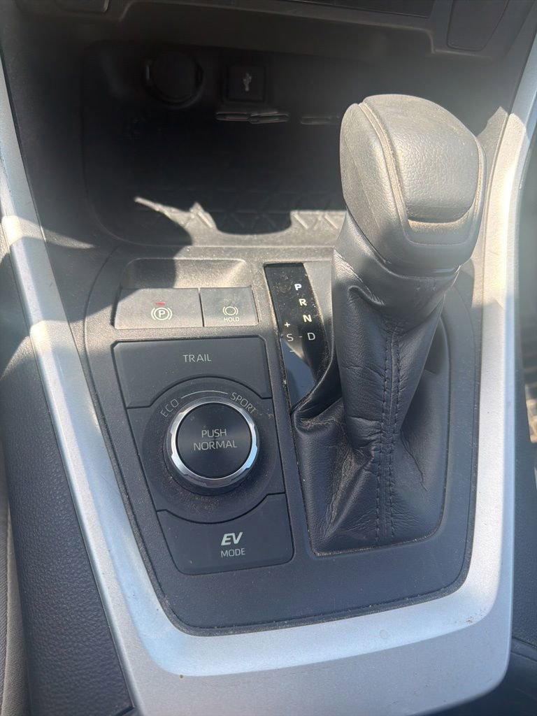 Used 2022 Toyota RAV4 XLE AWD/4WD image 8