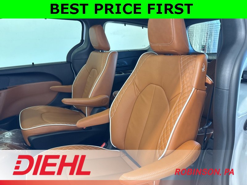 New 2026 Chrysler Pacifica Pinnacle image 23