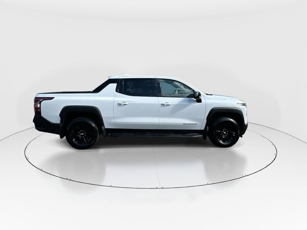 Used 2025 Chevrolet Silverado EV LT image 9