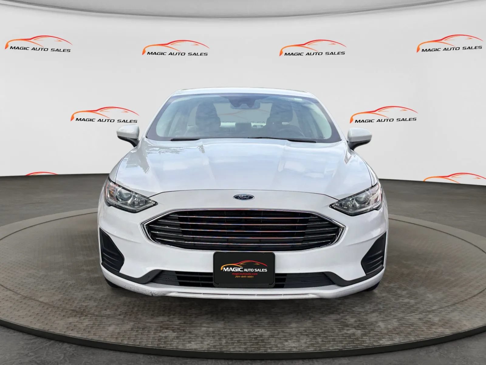Used 2019 Ford Fusion SE FWD image 3