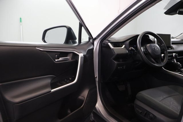 Used 2025 Toyota RAV4 XLE AWD/4WD image 8