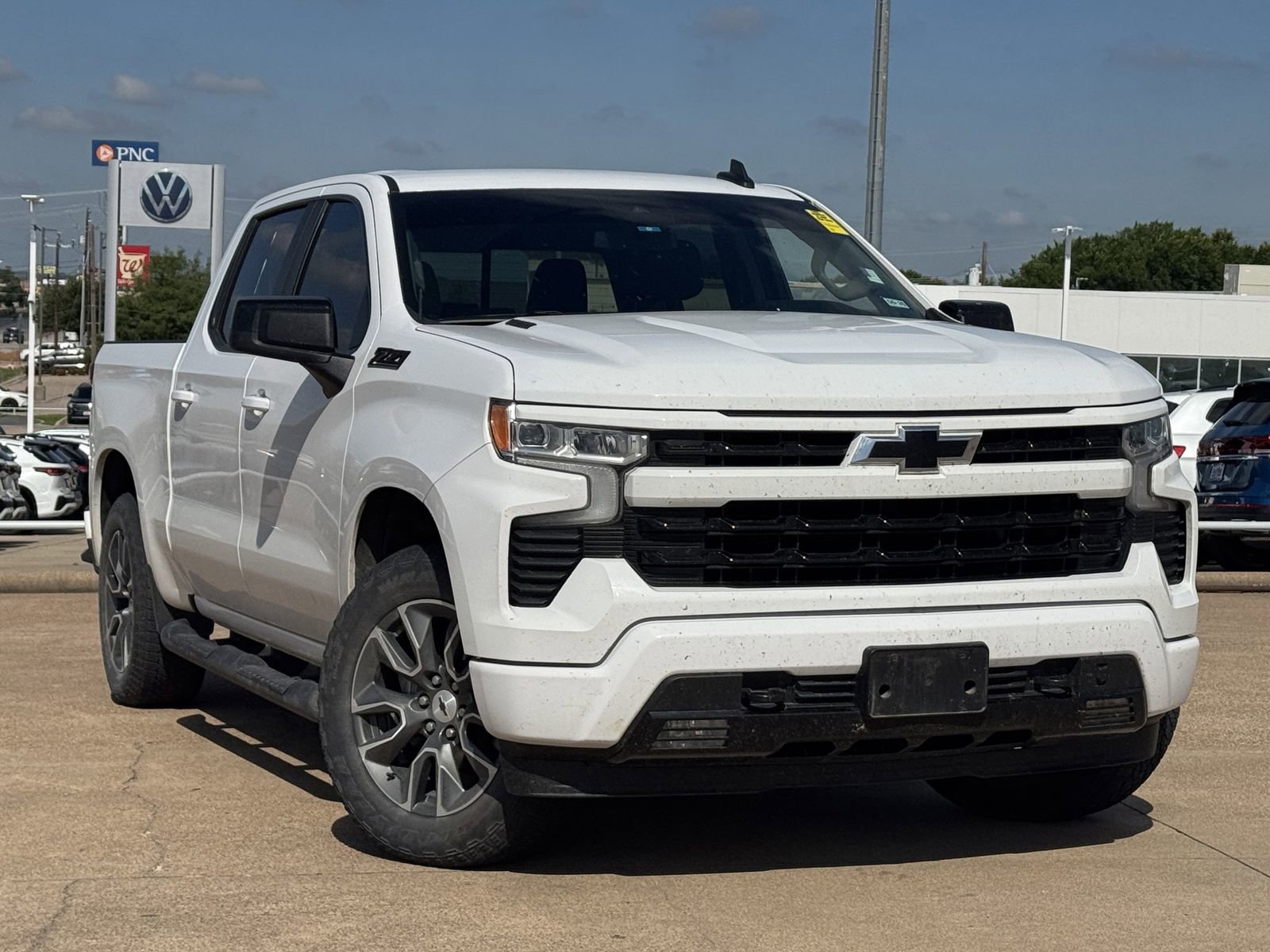 Used 2023 Chevrolet Silverado 1500 RST AWD/4WD image 2